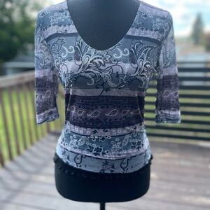 A. Byer Black and White 3/4 Sleeve Fitted Blouse